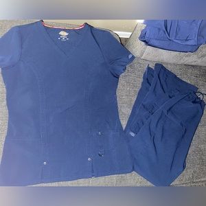Women’s Dickies navy scrub set Extreme Stretch⭐️FINAL OFFER